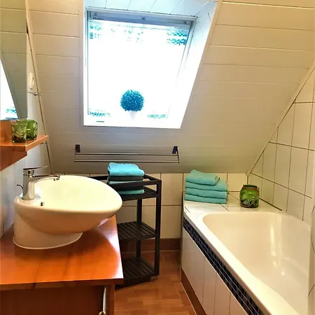 Groemitz, Stiegkamp 3, Whg 2 - Grosse Mit Balkon, 2 Sz, Naehe Yachthafen Und Strand, Inkl Wlan Apartamento